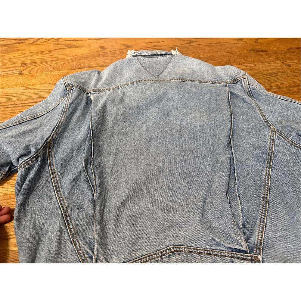 VTG 90s Tommy Hilfiger Denim Trucker Jacket Light Wash Distressed Grunge Y2K L - Picture 6 of 9